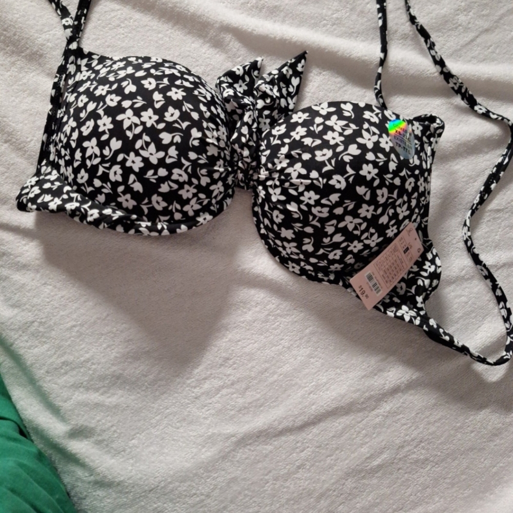 Bikini - Picture 6 of 6